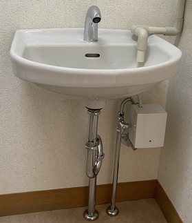 庁舎トイレ等自動水栓化改修工事